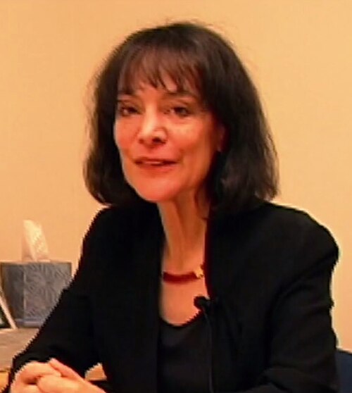 Foto de Carol S. Dweck, professora de psicologia em Stanford e autora de Mindset, expressão serena e confiante