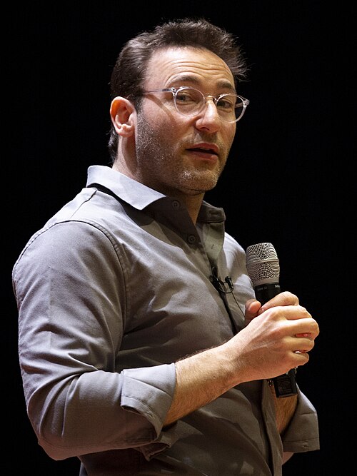 Foto de Simon Sinek, autor de Comece Pelo Porquê — palestrante e consultor britânico-americano especialista em liderança e propósito organizacional