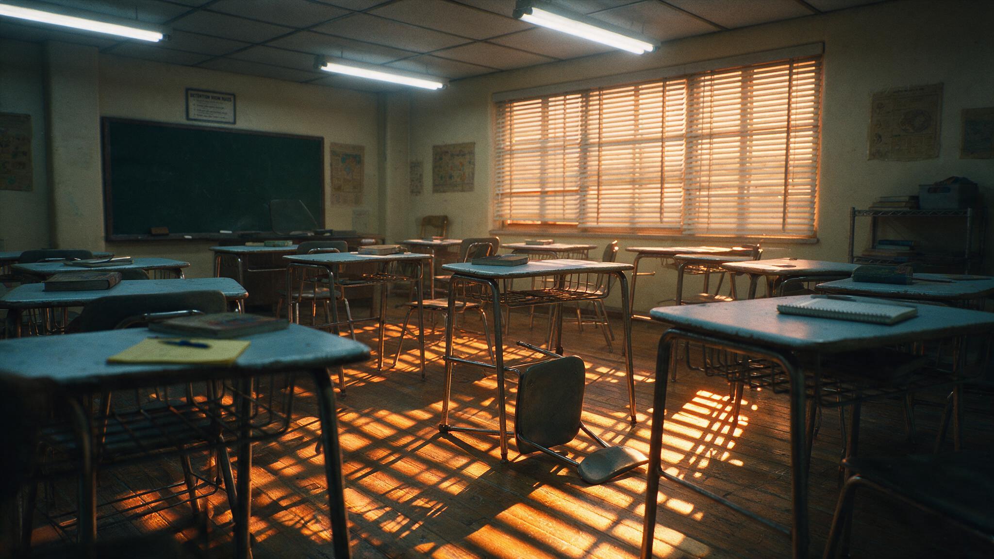 Sala de aula de detenção escolar vazia ao entardecer, cadeiras em fileiras, luz alaranjada entrando pelas persianas, atmosfera de suspense.